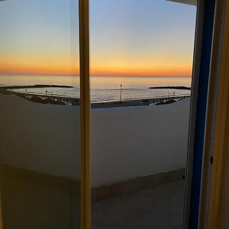 Holiday home Casasullaspiaggia_roma *